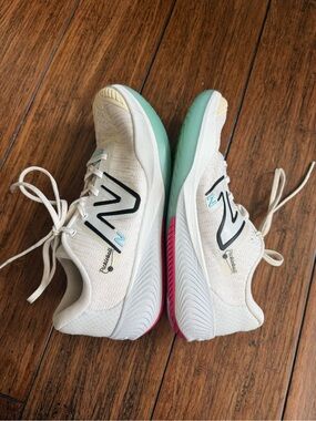 New Balance Women’s FuelCell 996v5 Pickleball Shoes Size 9 Gym Athletic